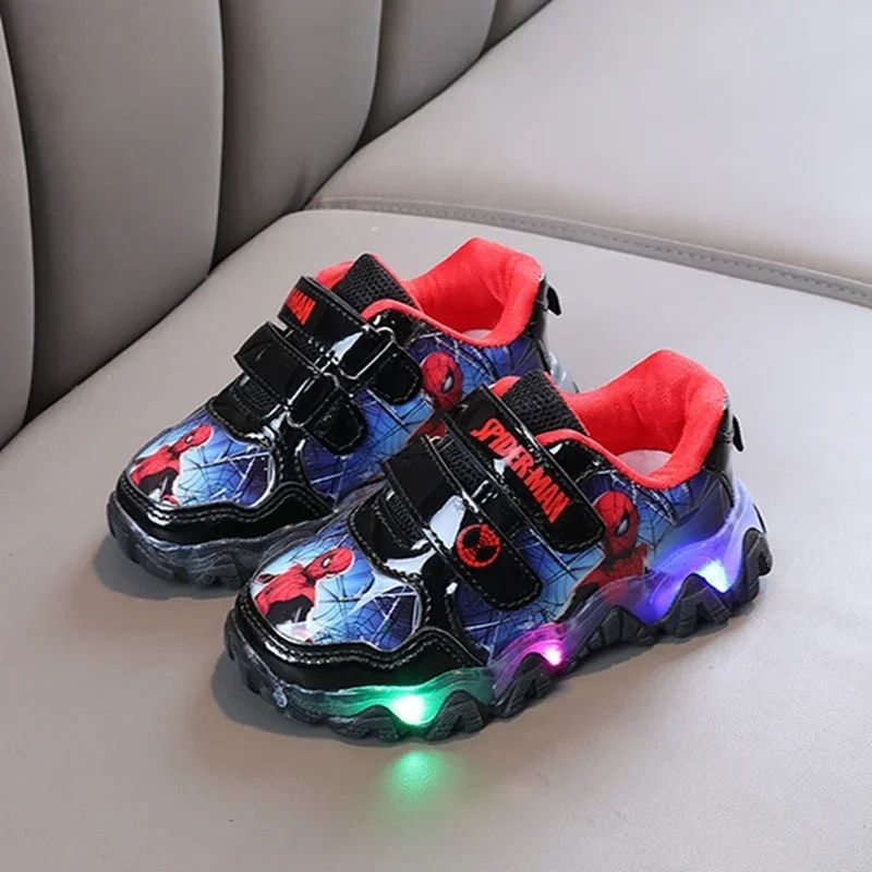 Nuove scarpe luminose a Led per ragazze bambini ragazzi scarpe da ginnastica Casual bambini Disney Spiderman Cartoon scarpe sportive da corsa