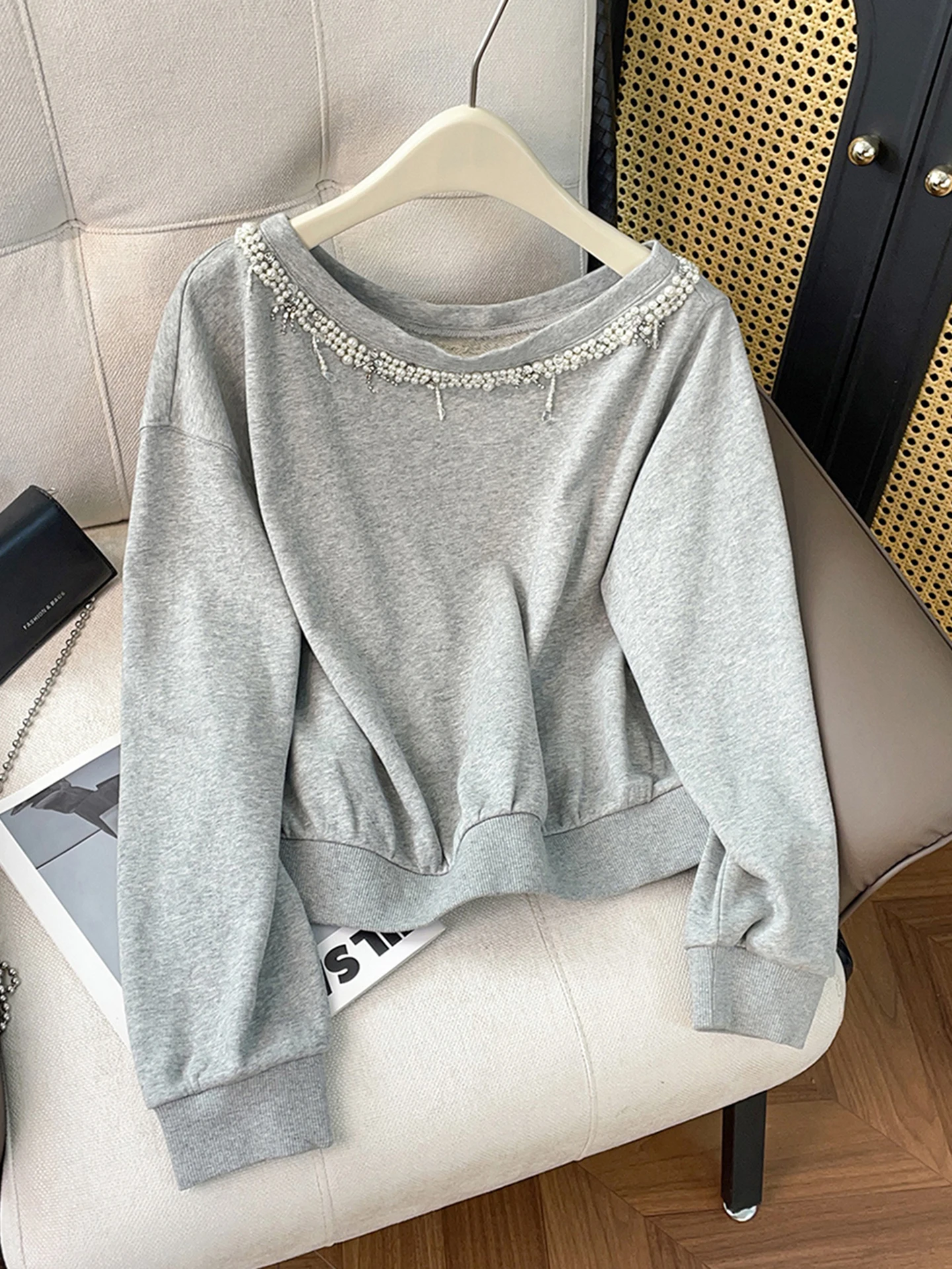 

Женский свитшот с длинным рукавом и круглым вырезом, модный, простой, зимний, новинка, приталенный, с бисерной отделкой