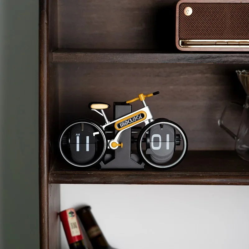 Bicycle-Shaped Flip Clock for Desk Decor, Retro Creative Tabletop Clock with Date Display, Unique Gift for Home Decoration