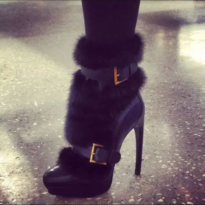 

Короткие ботинки на мягком меху с пряжкой на платформе, новинка зимы 2024, пикантные женские теплые ботинки на шпильке, модные повседневные меховые сапоги для вечеринок