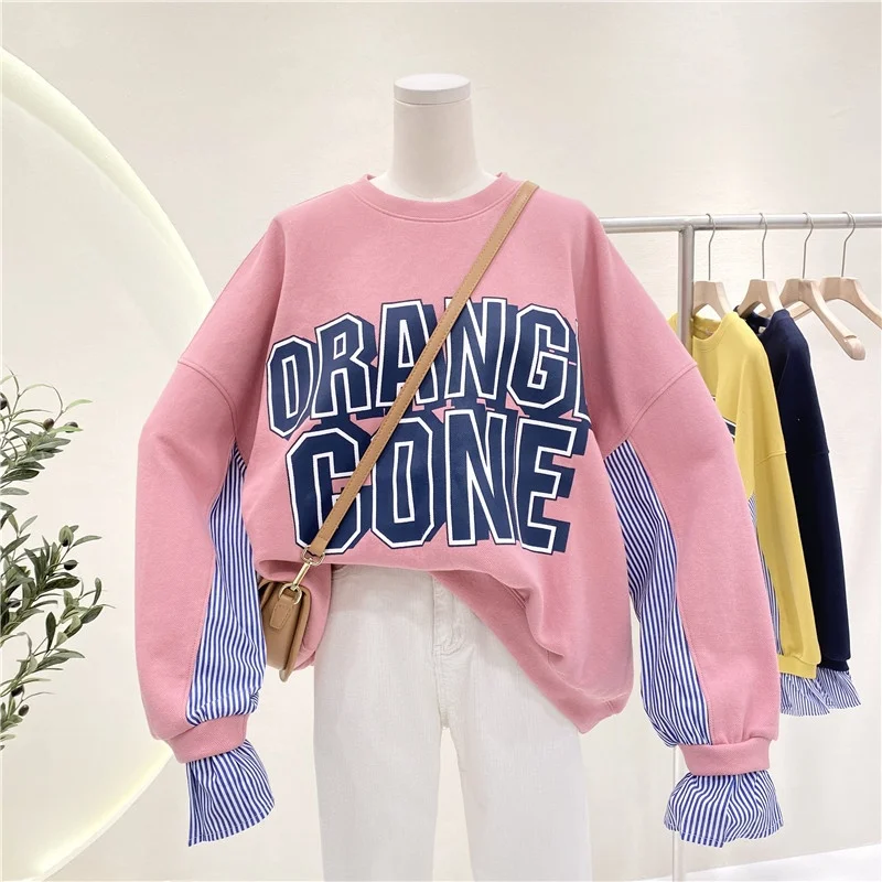 

Весенне-осенняя женская тонкая толстовка свободного кроя 2023: новая корейская модель в стиле INS, модный лоскутный топ с имитацией двухслойности и полосками