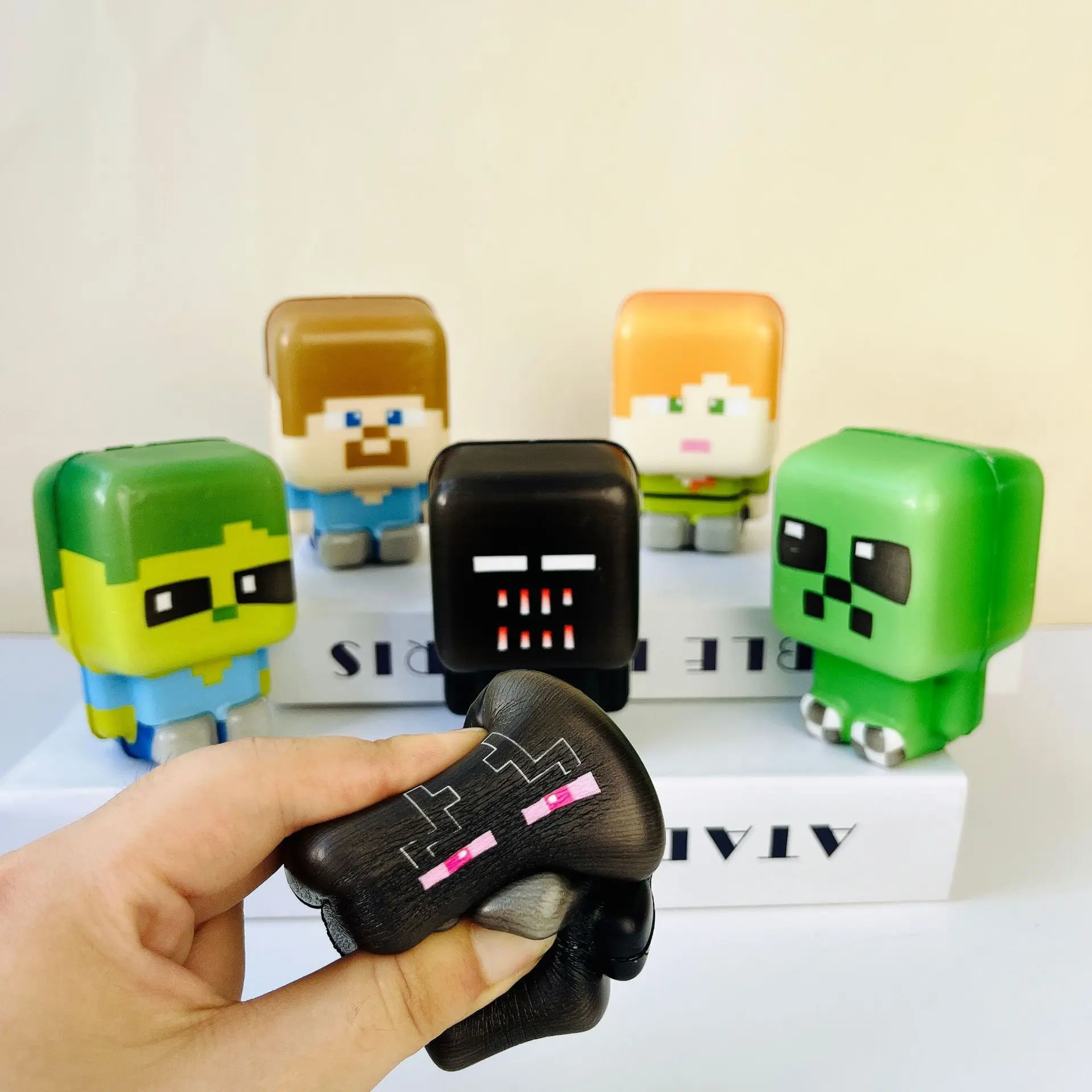 Nouveau modèle MC, balle anti-stress, jouet musical à pincer, figurine périphérique de jeu, jouets anti-stress, jouets liés au jeu, cadeaux de fête