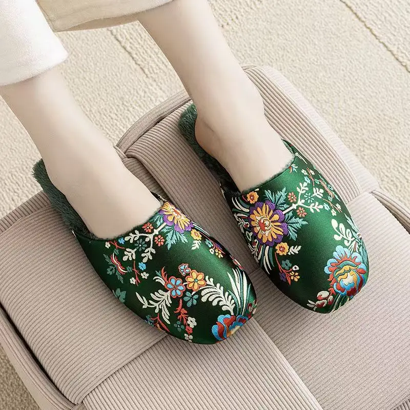2024 New Women\'s Autumn Winter Embroidered Cotton Slippers Soft Sole Non Slip Plush Warm High Quality Home Silk Slippers