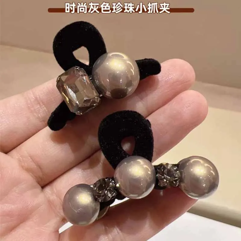 2023 autumn and winter new high-grade velvet black Korean grey pearl rhinaute fringe small grab clip fashion hair clip