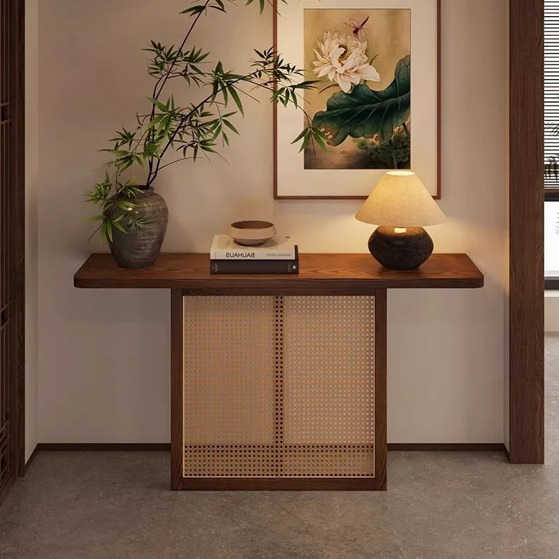 

Chinese-style retro antique entrance solid wood hotel end view platform corridor log against the wall decoration entry