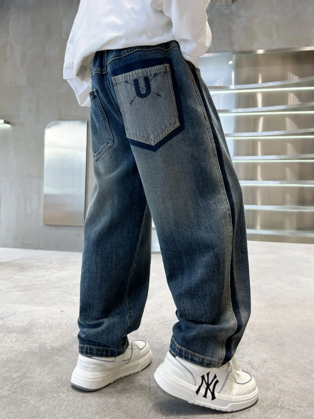 Calça casual infantil tamanho médio, jeans solto para meninos, design senso infantil, roupa para outono, nova