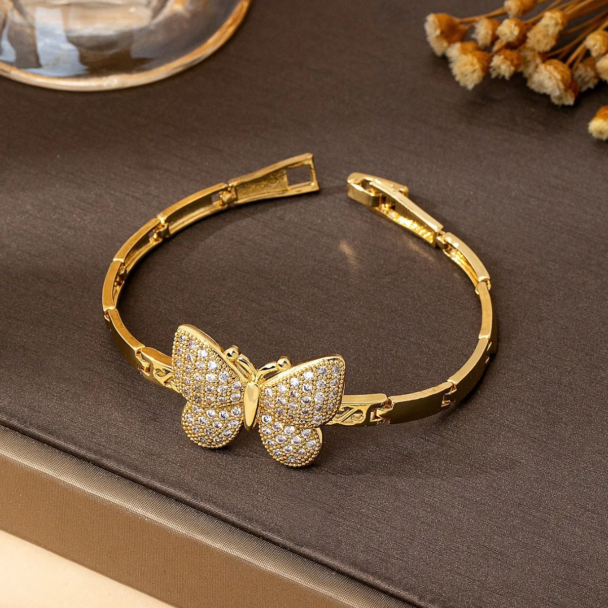 

Fashion Luxury Butterfly Shape Sparkling Zircon Bracelet Bangles for Women Jewelry Elegant Aesthetic Accessories Party Gift