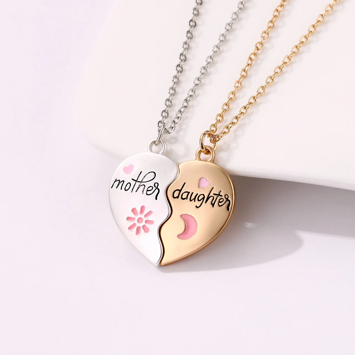 

2Pcs New Cute and Warm Mother Daughter Parent Child Set Alloy Dropping Oil Love Magnetic Charm Pendant Mother's Day Gift Jewelry