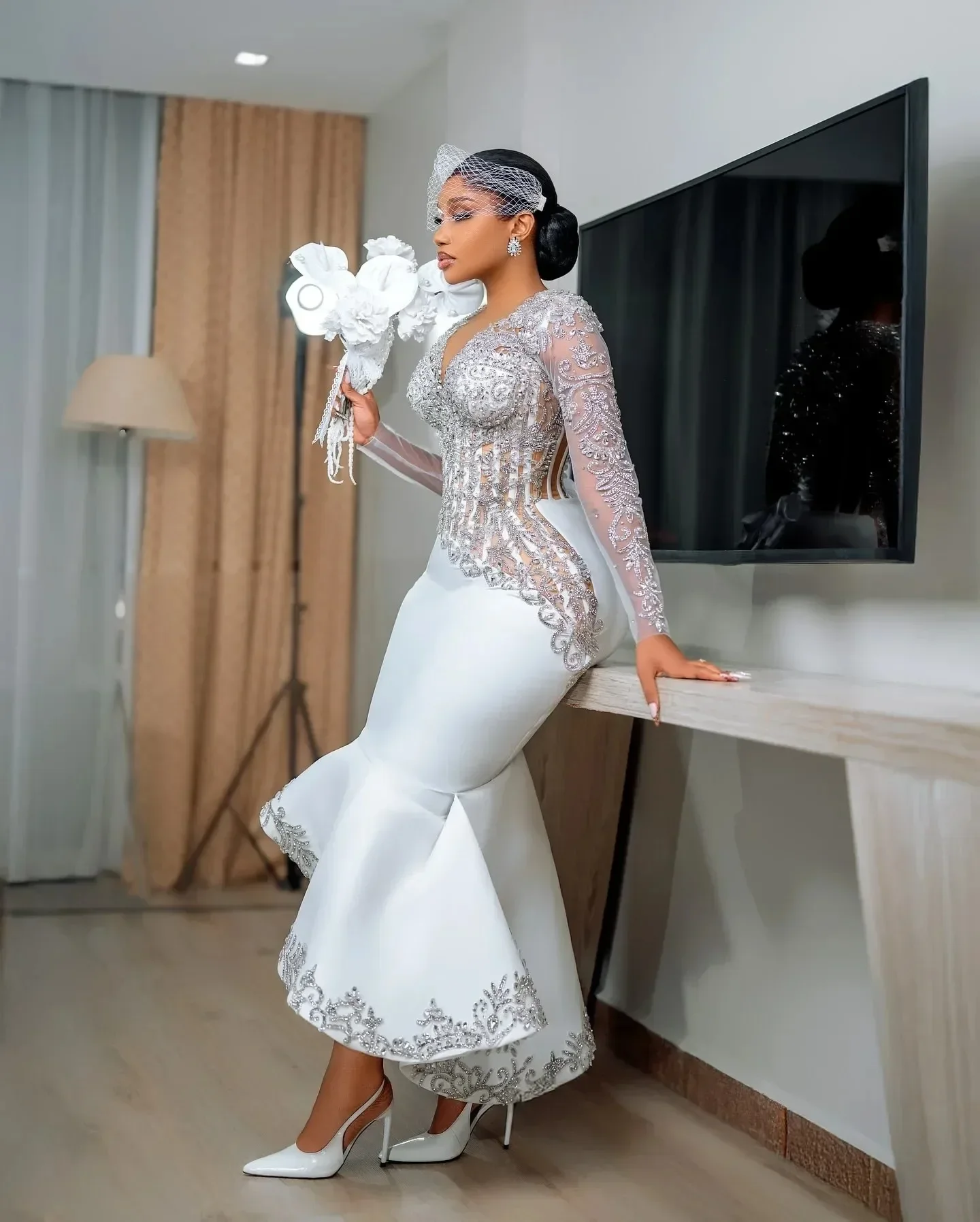 Vestido de Noiva Africano de Luxo Aso Ebi com Renda e Cristais, Vestido de Baile Sexy com Decote em V e Manga Longa Personalizado