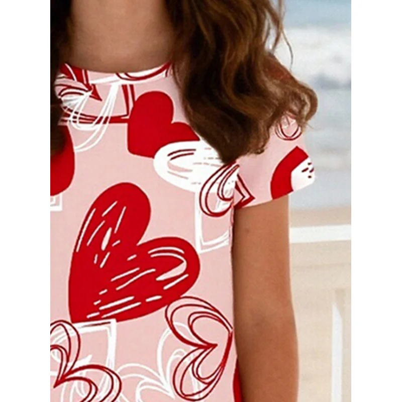 ชุดเดรสแขนสั้นลายหัวใจสีชมพูสำหรับเด็กผู้หญิง ปี 2026 กระโปรงลำลองความยาวปานกลางสำหรับเด็ก ลายหัวใจหวาน