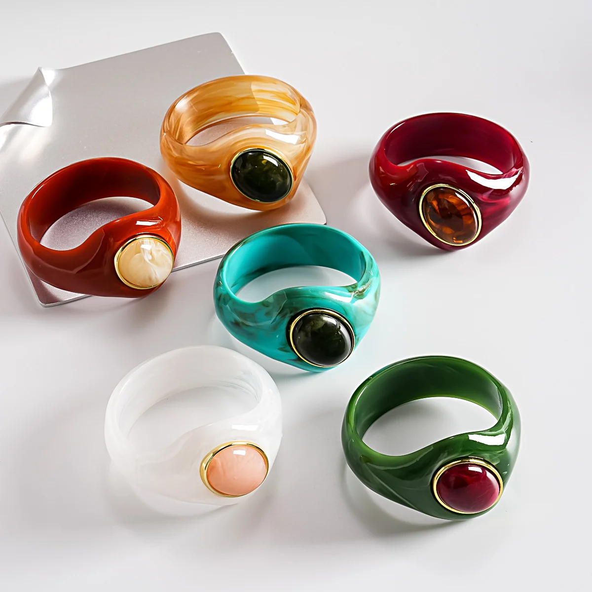 Vintage Resin Cuff Bangle Marble Swirl Acrylic Wide Bracelet with Oval Inlaid  Retro Statement Bangle Fashion Jewelry Gift