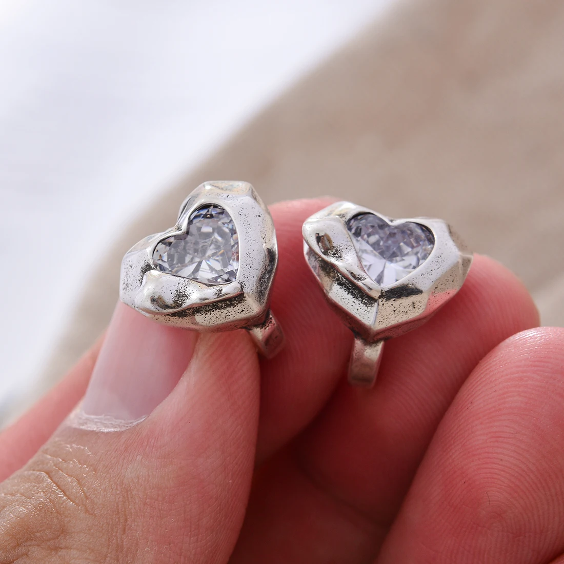 Hot Sell Romantic Broken Love Heart Shiny Crystal 925 Silver Needle Ladies Stud Earrings Wholesale Jewelry No Allergic Gifts