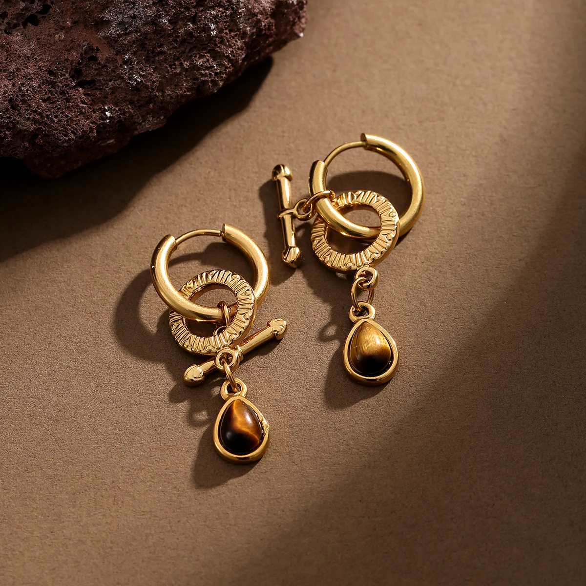 AURORA Retro Tropfenförmige Tigerauge Naturstein-Charm-Creolen für Damen, Täglicher Edelstahl-Schmuck, Accessoires – Detail 3