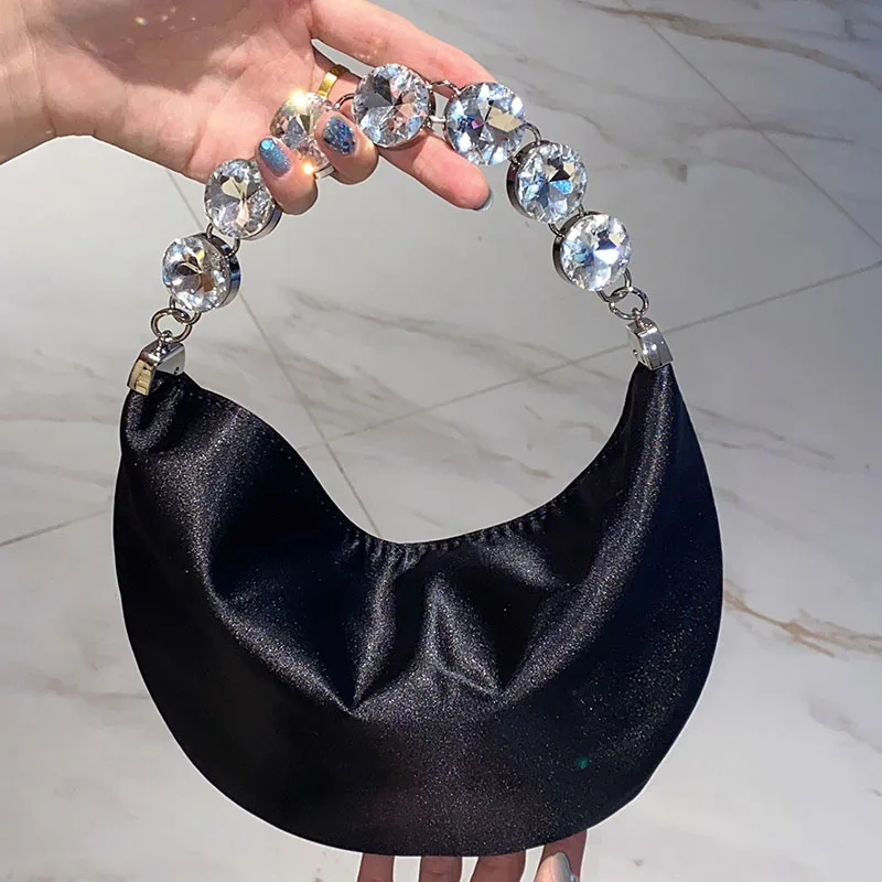 

Fashion temperament, black trend, versatile dinner bag, shiny and inflexible diamond-encrusted handbag, high-end handbag.