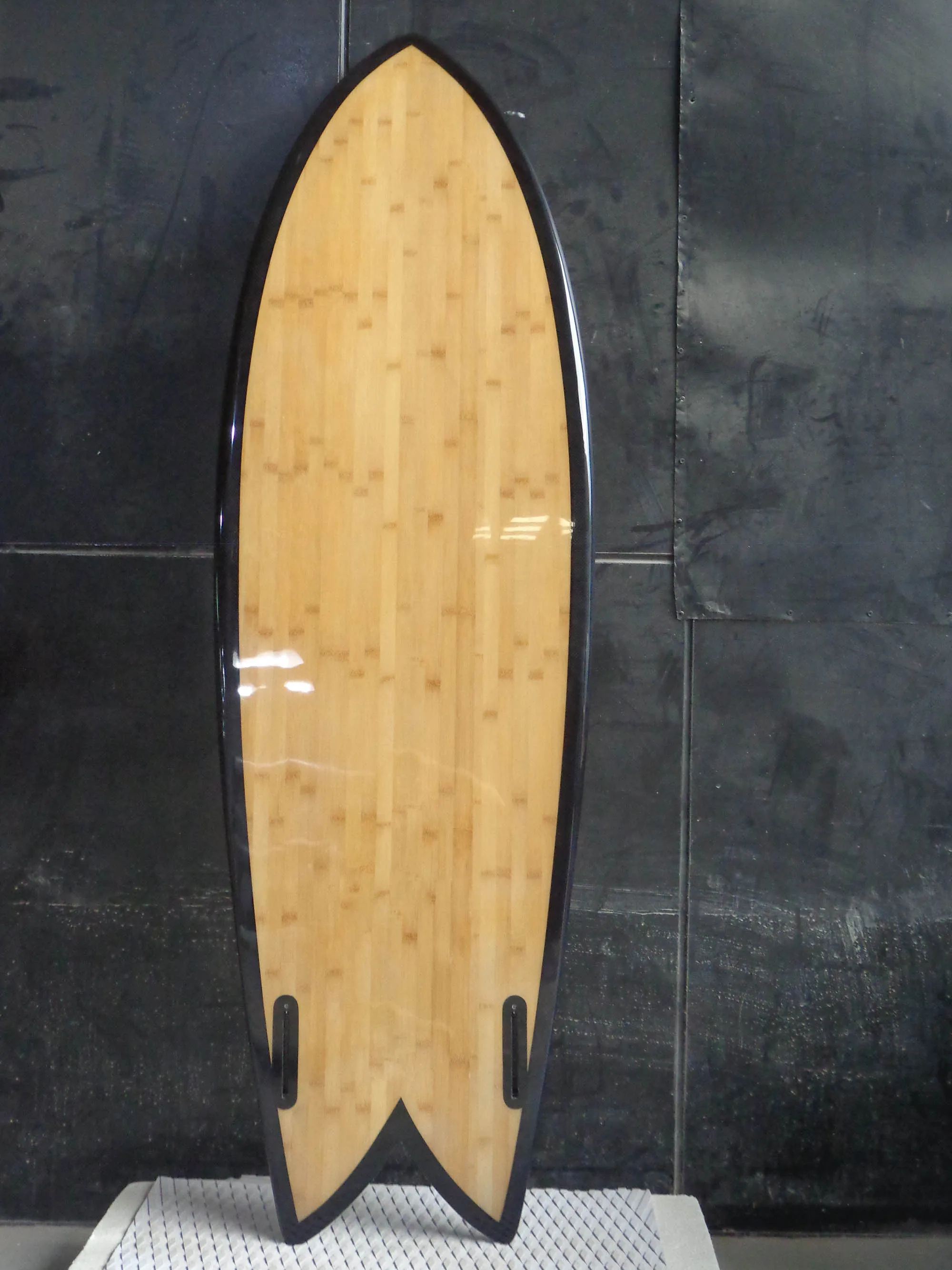 

Fiberglass Epoxy Classic Twin Fin Small Wave Surf Board Fish Tail Shortboard