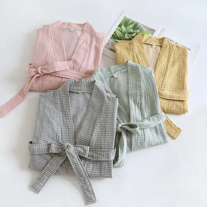 الربيع والصيف رقيقة صغيرة منقوشة تصميم المرأة البشاكير القطن نصف كم فساتين النوم مع حزام لارتداء المنزل