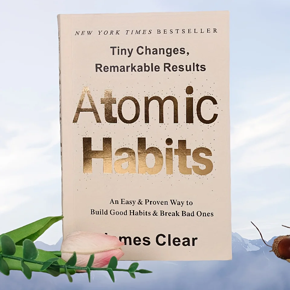 

Крошечные изменения, замечательные результаты Атомные привычки — бестселлер New York Times от James Clear | Минималистичный дизайн с страницами на подкладке и