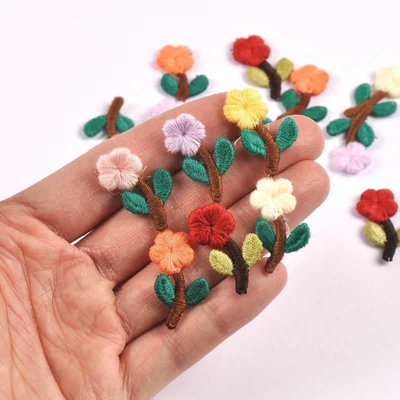 20 Stück 2,8 x 1,6 cm Mini-Blumen-Stoffaufnäher, bestickte Applikation, DIY-Nähzubehör für Kleidung, Taschen, ohne Klebstoff, cp4354