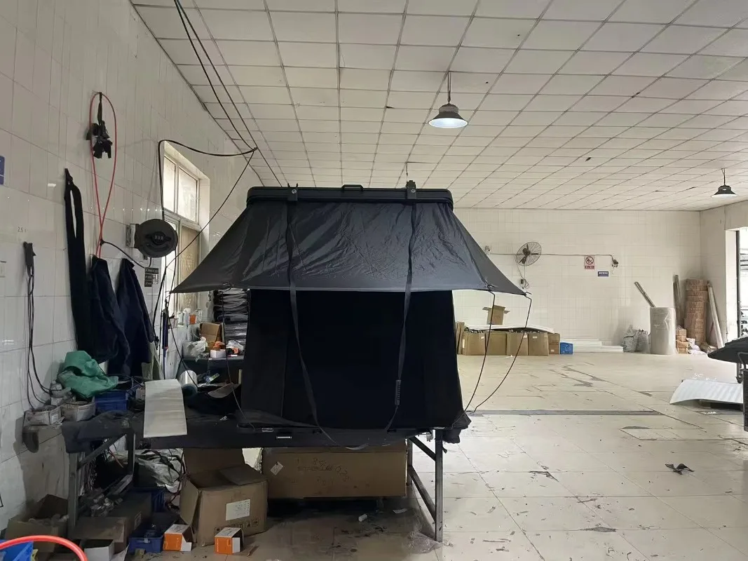 New Factory RTT Large Space Slim Triangle Aluminum Hard Shell Vehicle Rooftop Tent for 2-3 Person
