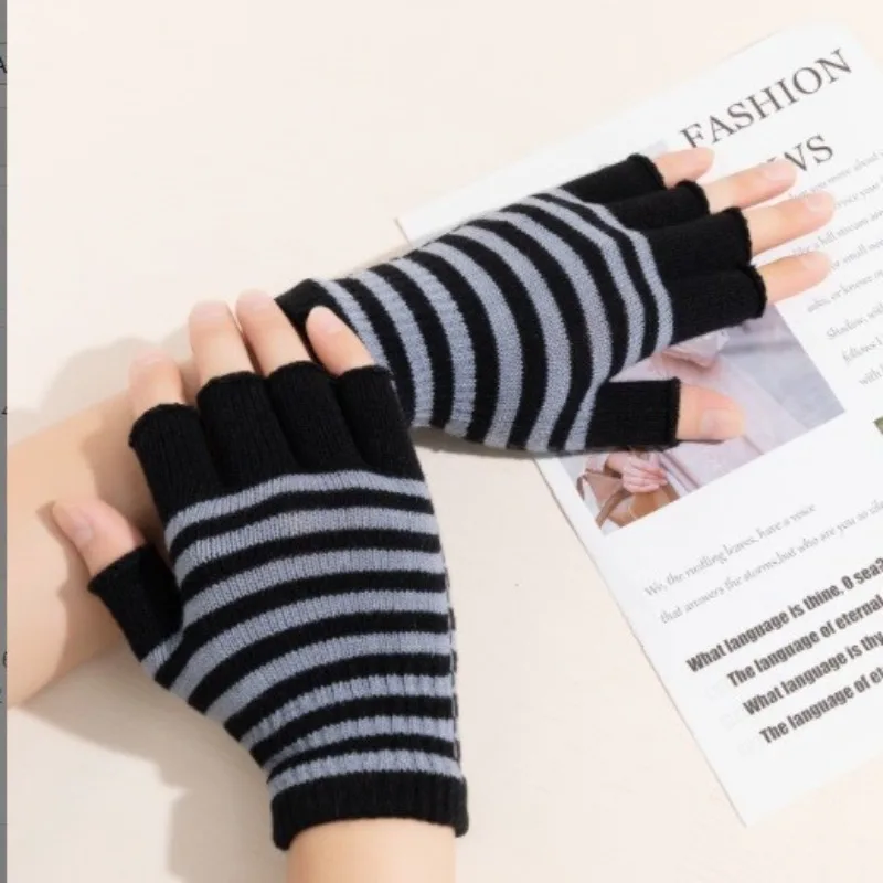 Winter warm half-finger gloves for computer typing, winter gloves, fashionable gloves, comfortable fit, durable gloves, touch screen gloves, for outdoor enthusiasts, students