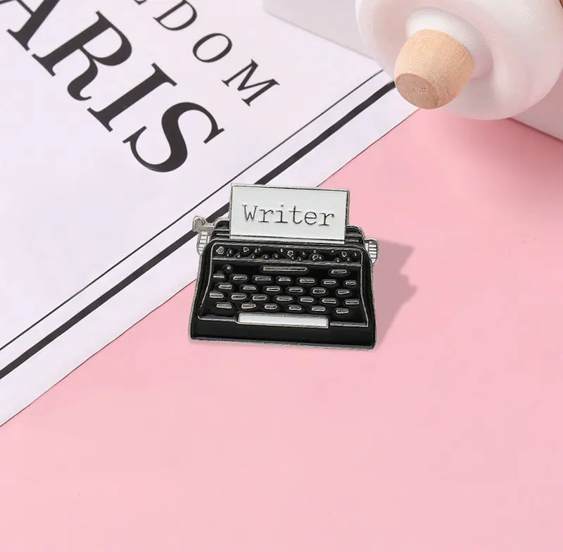 Винтажная-эмалированная-булавка-для-пишущей-машинки-розовые-черные-броши-для-рюкзака-одежды-булавка-для-лацкана-мультяшный-значок-писатель-ювелирное-изделие-подарок-для-друзей