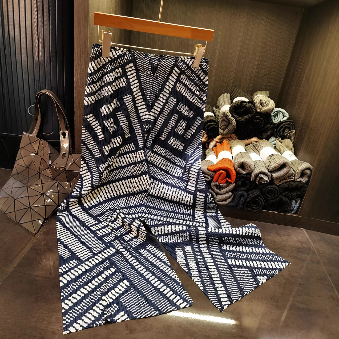 Miyake New Spring and Summer 2025 Niche Irregular Striped Printed Casual Pants Female Loose Hundred Straight Wide-leg Pants