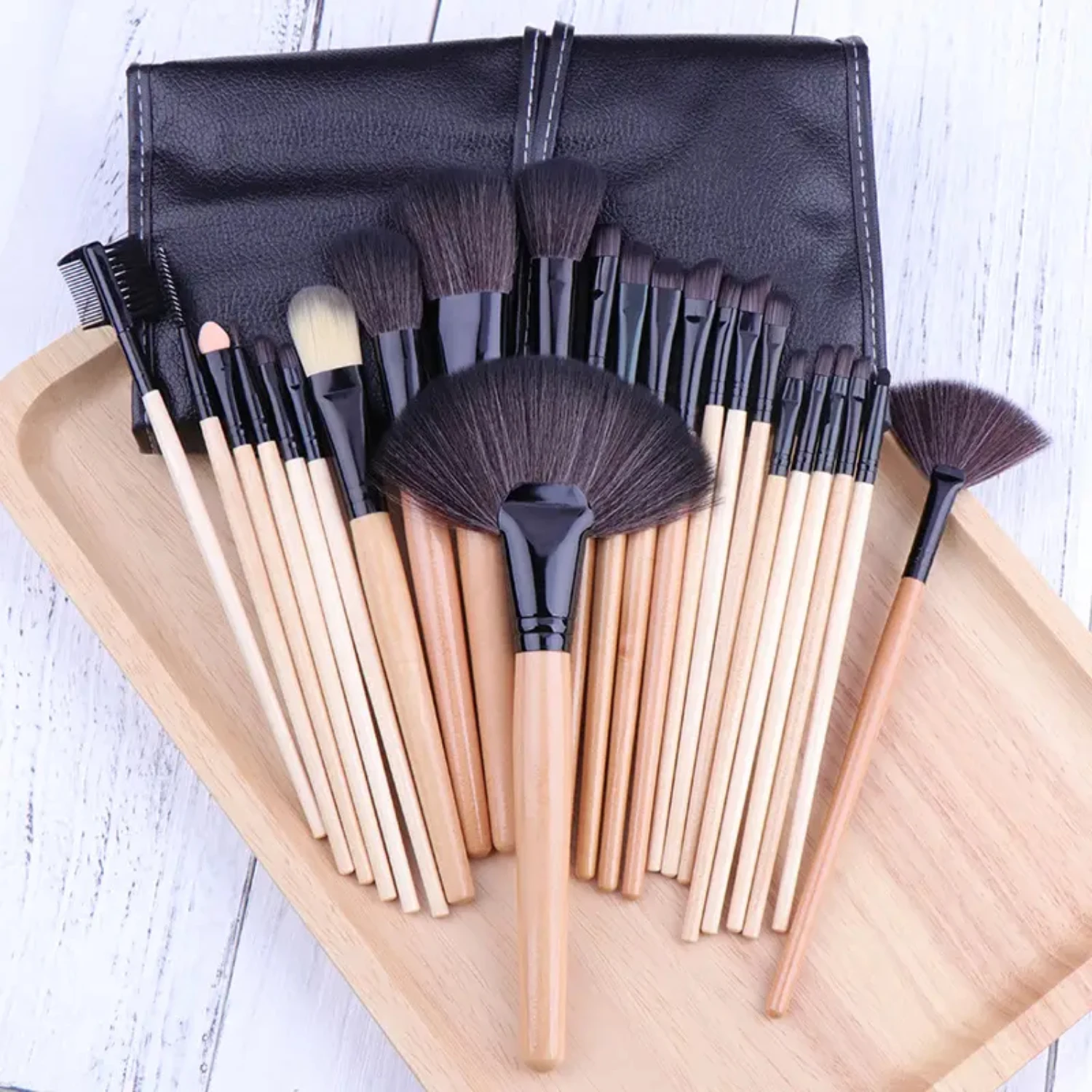 High-quality, versatile and durable set of 24 ultra-soft makeup brushes for flawless application. Ideal for professional artists