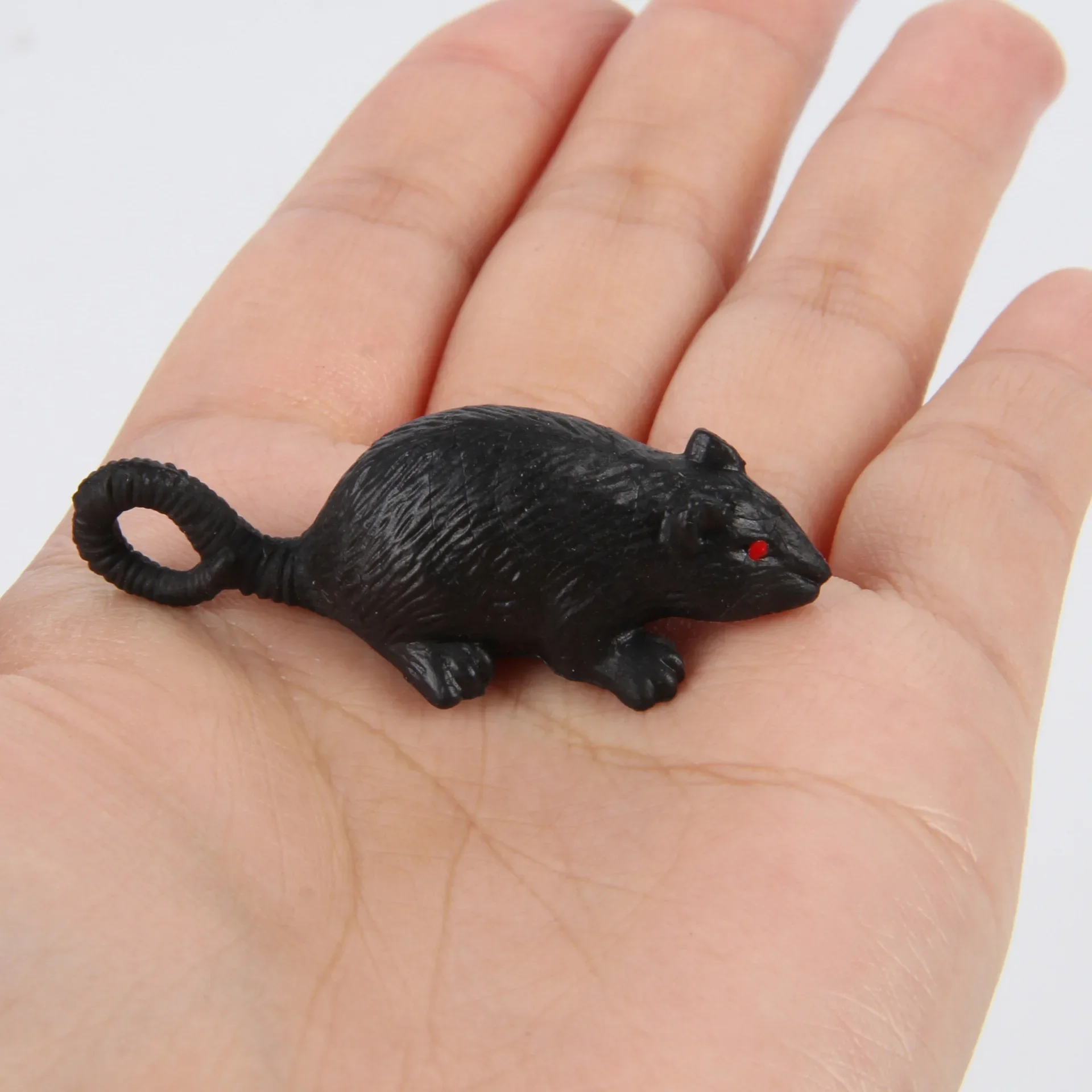 

5cm Creative Simulated Tricking and Scaring Mice Novelty Gag Toys Hobbies Exclusive Design Great Birthday Presents for Friends