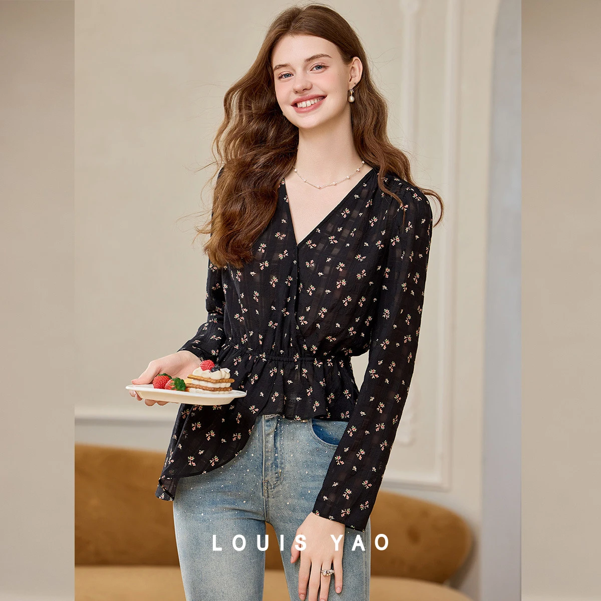 

LOUIS YAO Retro Floral Printed Shirt 2026 Autumn Elegant Women's Blouses Asymmetrical Hem & Designer Style Long-Sleeve Shirt