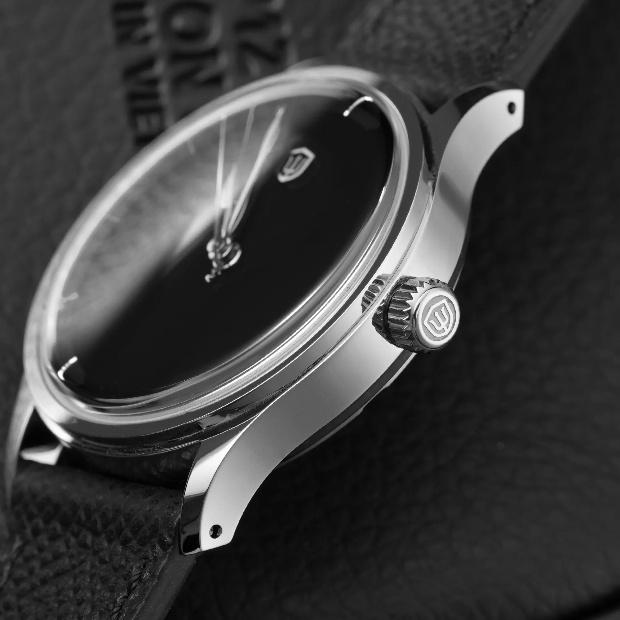 Watchdives WDC WD2008 36.5mm Watch VH31 Sweep Quartz Watch Ultra Black MOP Dial Sapphire Crystal 100M Waterproof Leather Strap
