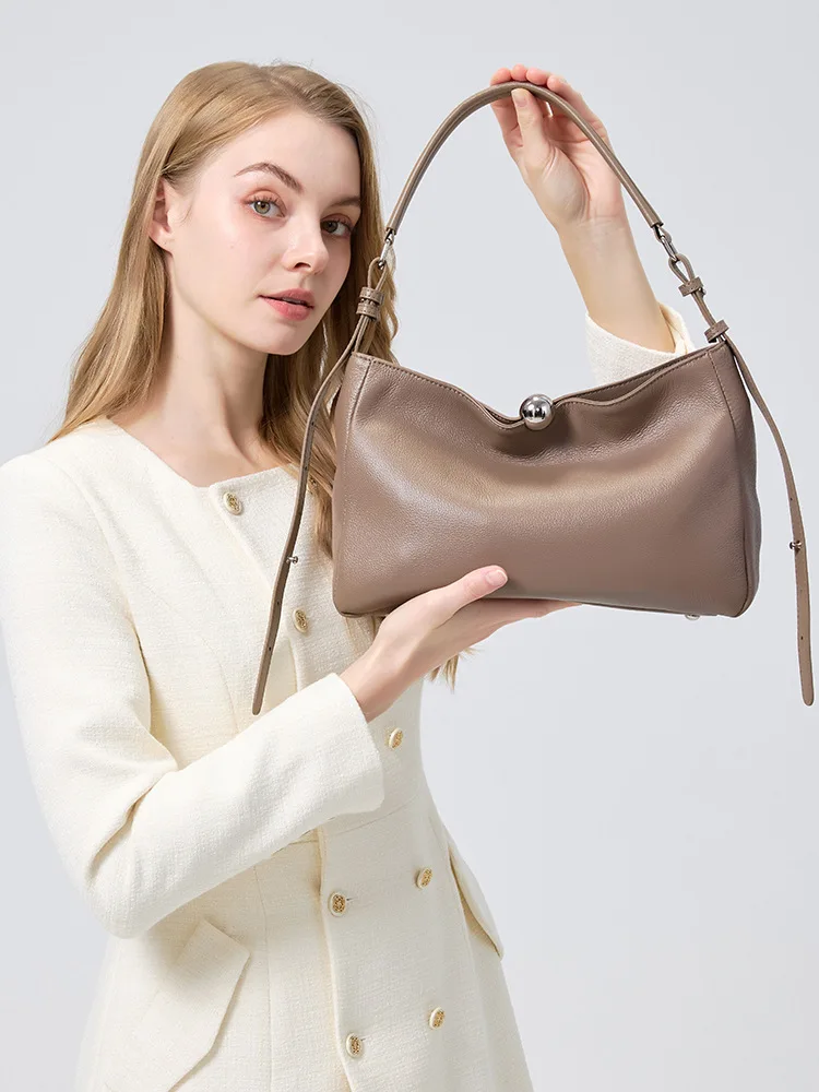 

Korean Version Leather Women's Bags Niche Design New Head Layer Cowhide Shoulder Bag Retro Luxury Simple Commuter Women's Bags