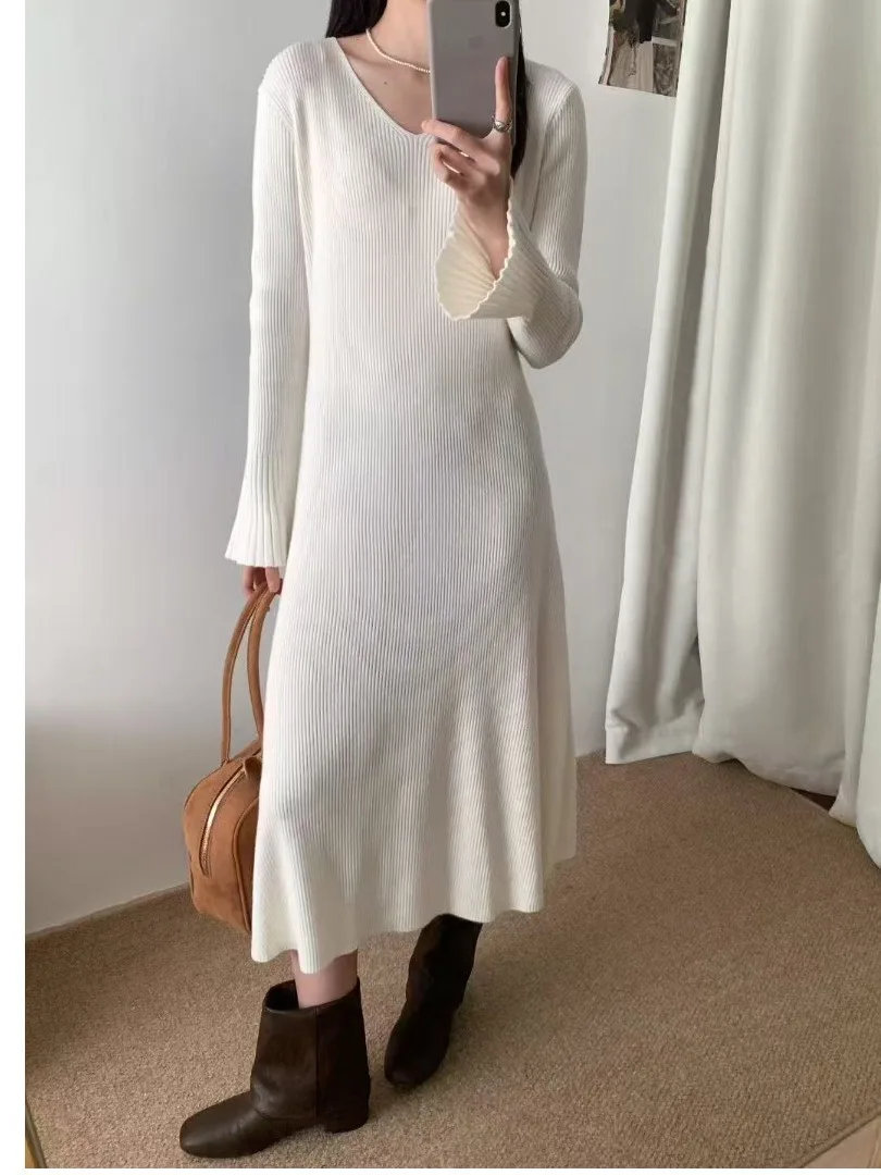 

Весна 2026: Женский корейский вязаный свитер-платье с V-образным вырезом и рукавами-колокол, эффект похудения, свободный крой, трикотаж