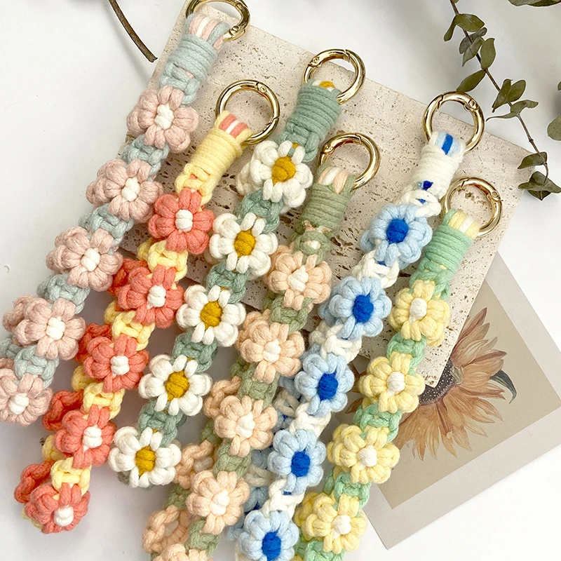 Hand Woven Daisy Flower Keychain Bohemian Style Wrist Strap Fashionable Versatile Mobile Phone Chain ﻿ ﻿ ﻿