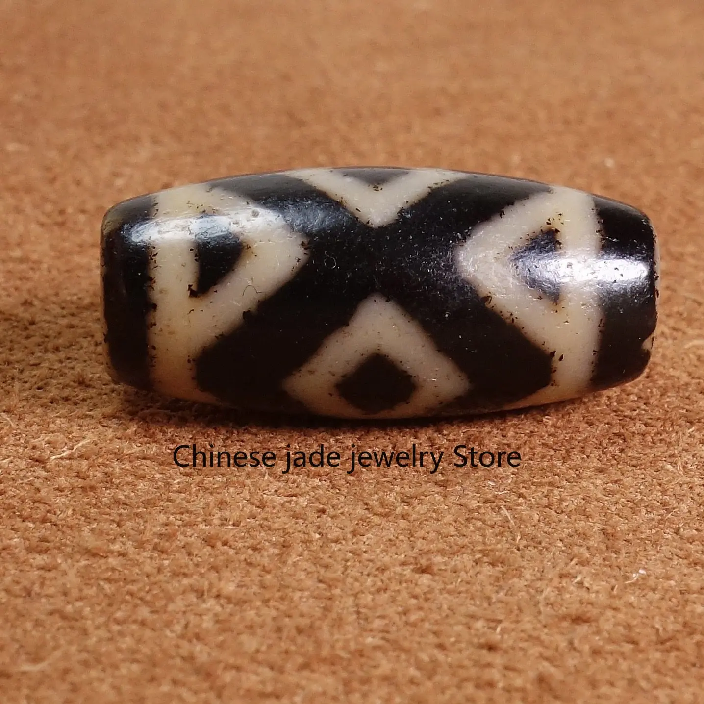 High oil white heart agate King Kong three eyes beads collarbone necklace pendant Duobao bracelet accessories pendant partition