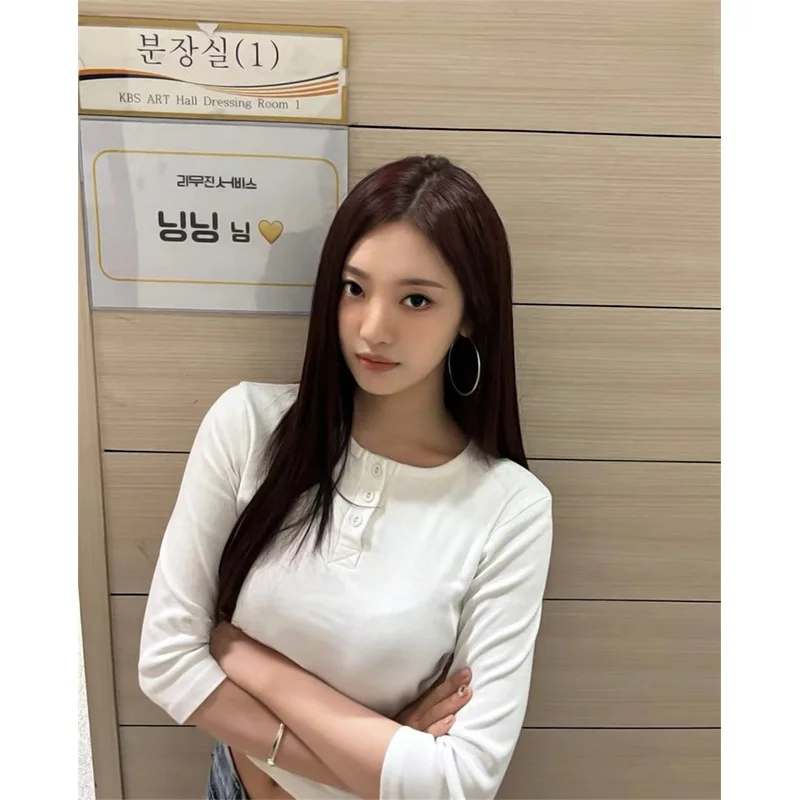 

Casual Elegance Sle Women's T-irt round Ne Button Seven Sve Loose Fit Regular Length Autumn Season Faion
