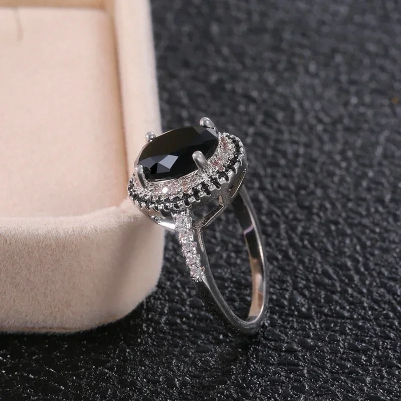 2024 Cool Girl Black Main Stone Ring for Drinking Party High Quality Prong Setting Women's Jewelry Fashion Punk Style Hot Sale