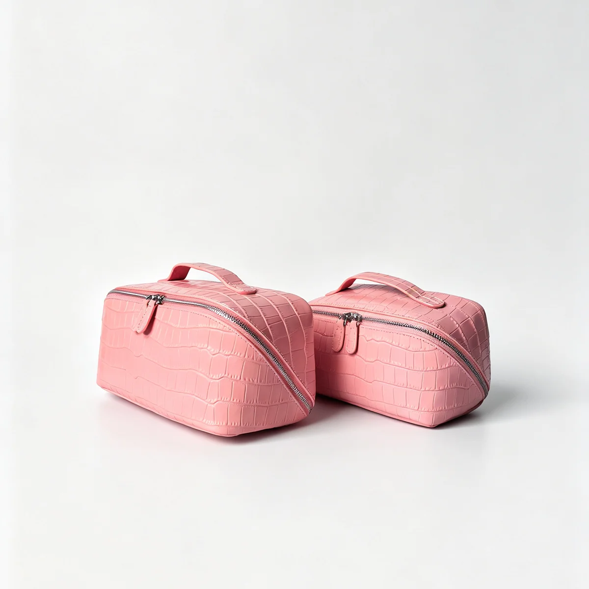 Geprägter Kosmetikbeutel aus Leder mit Krokodil-Optik, großer Stauraum, mehrere Taschen, Handtaschen-Organizer für Toilettenartikel, Reise, rosa Ausführungen. – Detail 23
