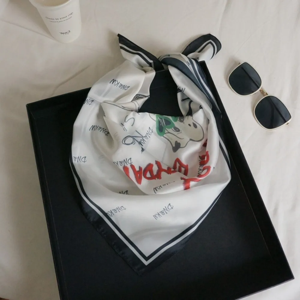 우아한 통기성 꽃무늬 스카프 새틴 원단 반점 무늬 강아지 실크 새틴 터번 우아한 부드러운 반다나 헤어 스카프 소녀용