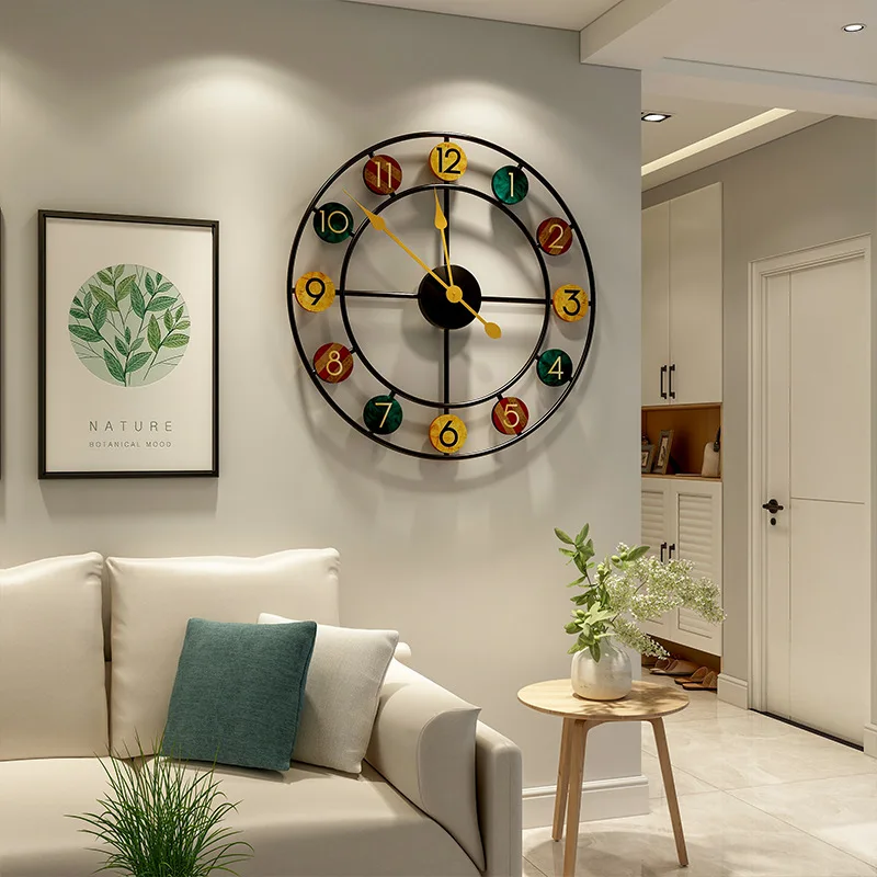 

Simple light luxury European round wall clock hanging wall Roman creative clock home decoration