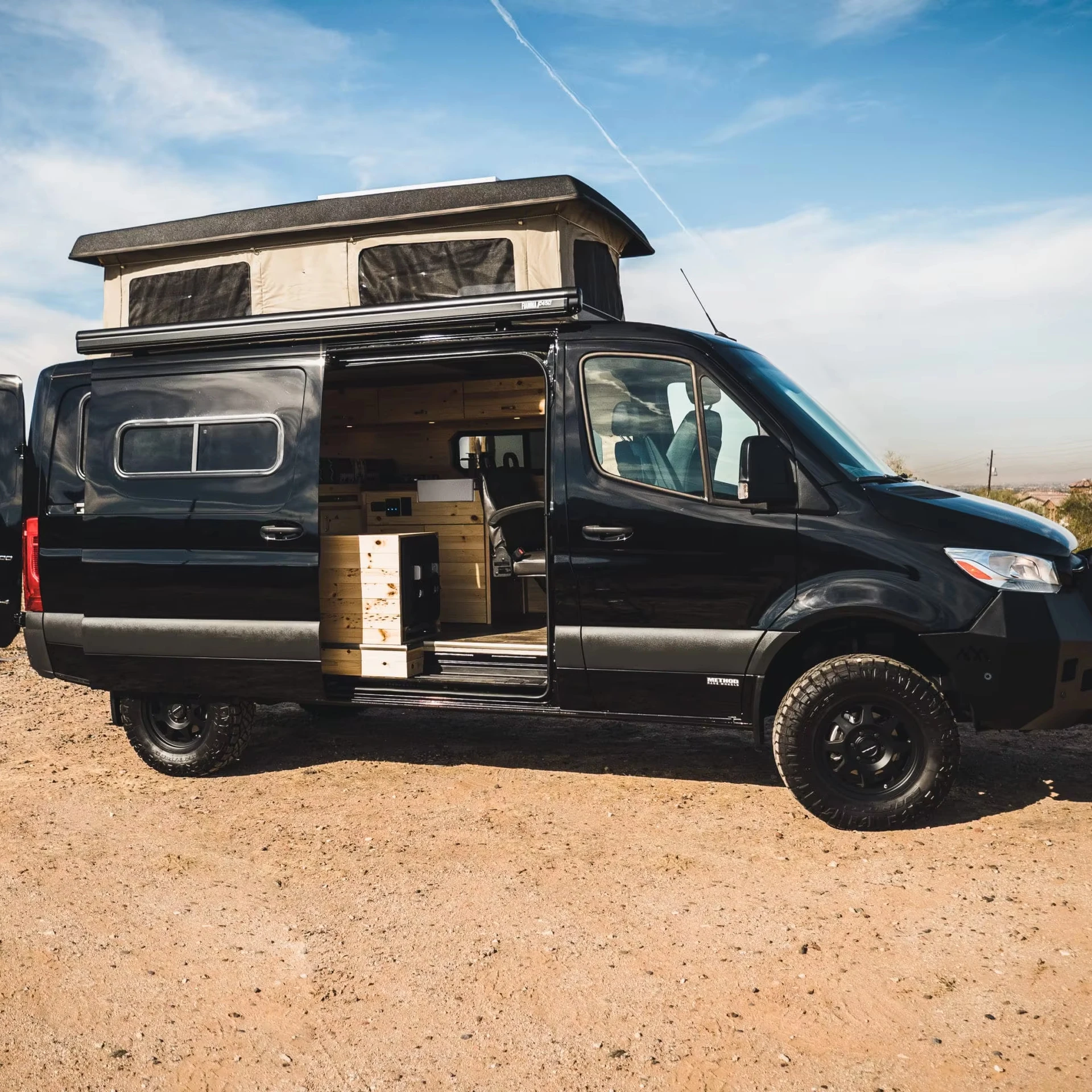 Campervan Conversion Kit Lightweight Rooftop Tent Carbon Fiber Rooftop Tent Hard Shell 4 Persons