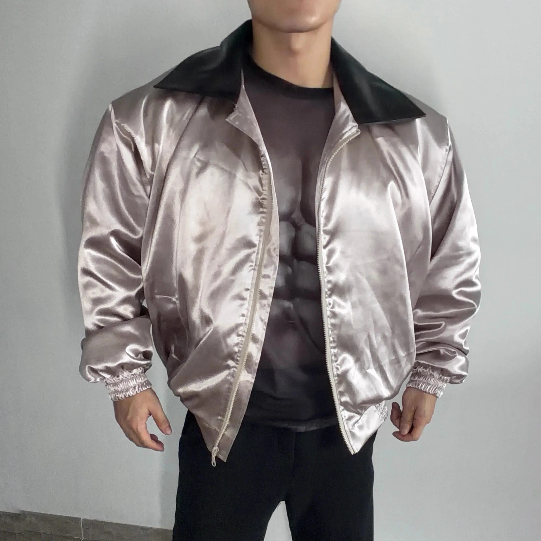 เสื้อแจ็คเก็ตสไตล์มอเตอร์ไซค์เท่ห์  ผ้าซาตินเสริมไหล่  คอหนัง  ตัดต่อ  ทรงหรูหรา  ปกเสื้อแบบลาพอล  เสื้อโค้ทสำหรับนักร้อง  ชุดแสดงบนเวที