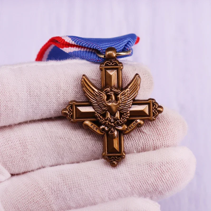 The Distinguished Service Cross Army U.S. Military Award Medal For Honor Badge