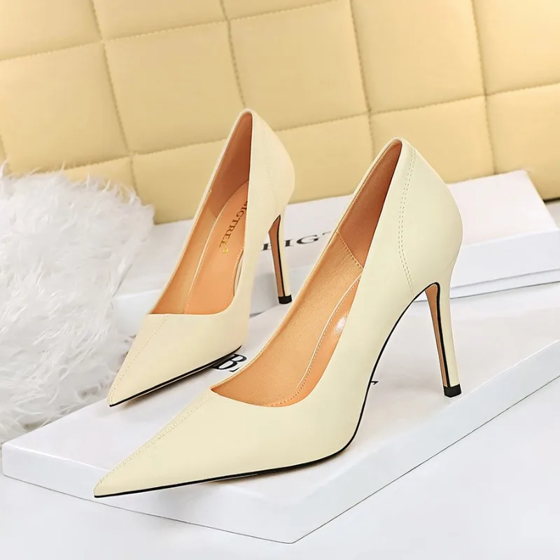 كعب بكعب غطاء رفيع من بيغ تري لفستان ، مضخات ، أصابع مدببة ، أحادي اللون ، بو ، زفاف ، ربيع ، خريف ، من من من الخشب