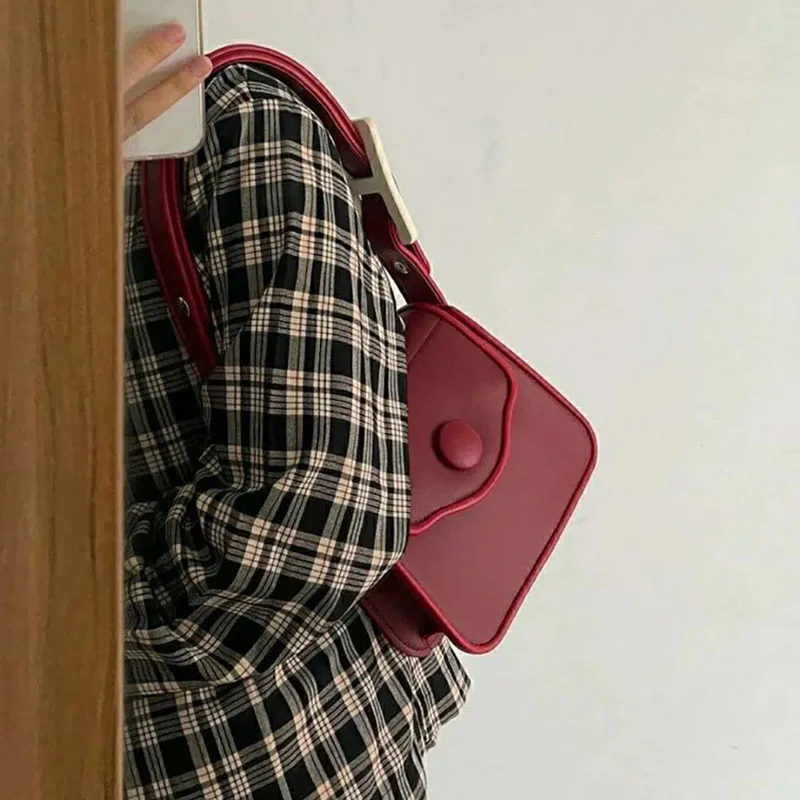 Red Niche Design Women's Handbag Stylish New PU Leather Red One Shoulder Bag Fashion Seasons Work Commuter Ladies Underarm Bags