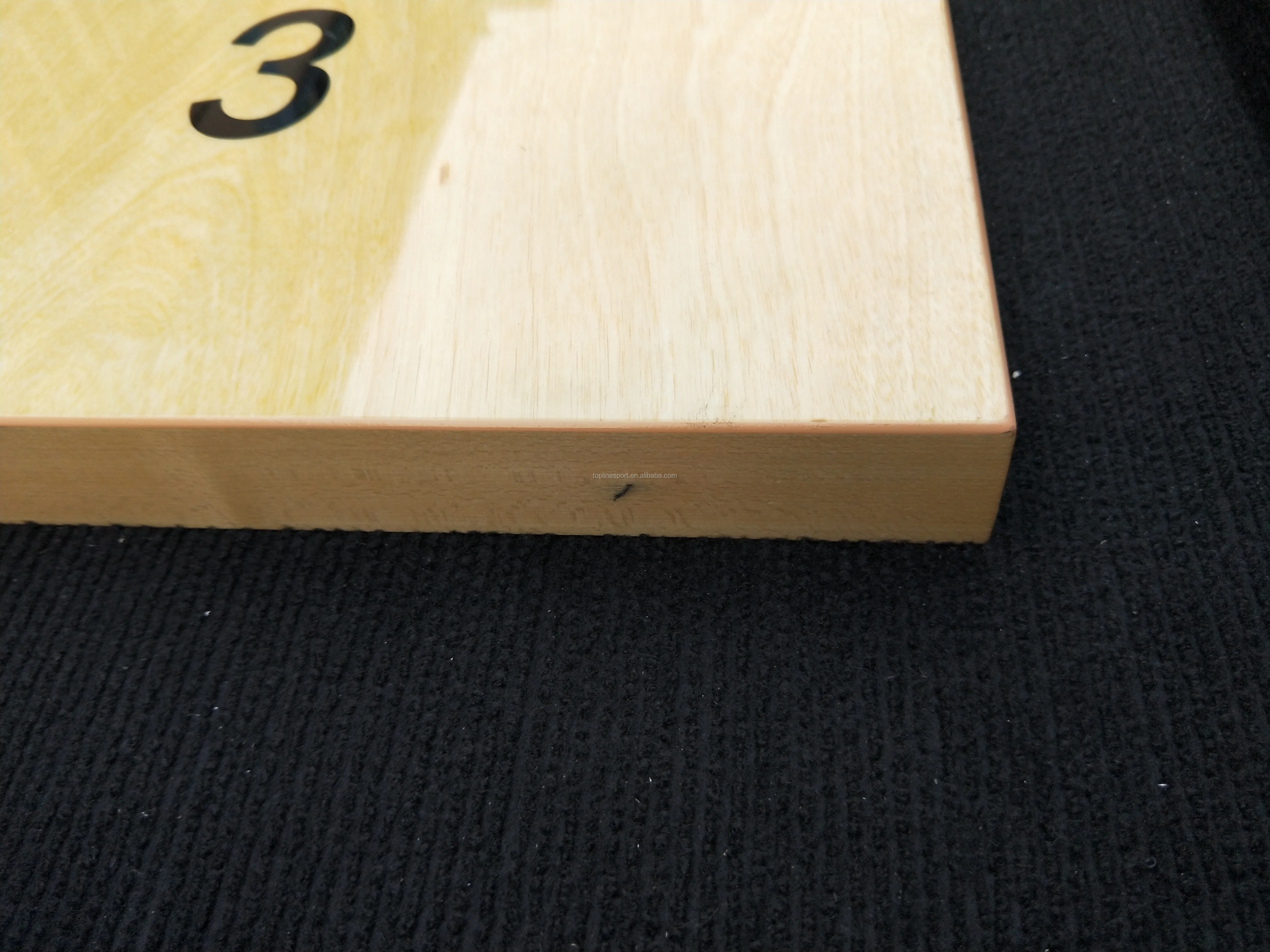 Stół do shuffleboarda z wysokiej jakości, solidnego drewna o wysokości 2,7 m i 3,6 m.