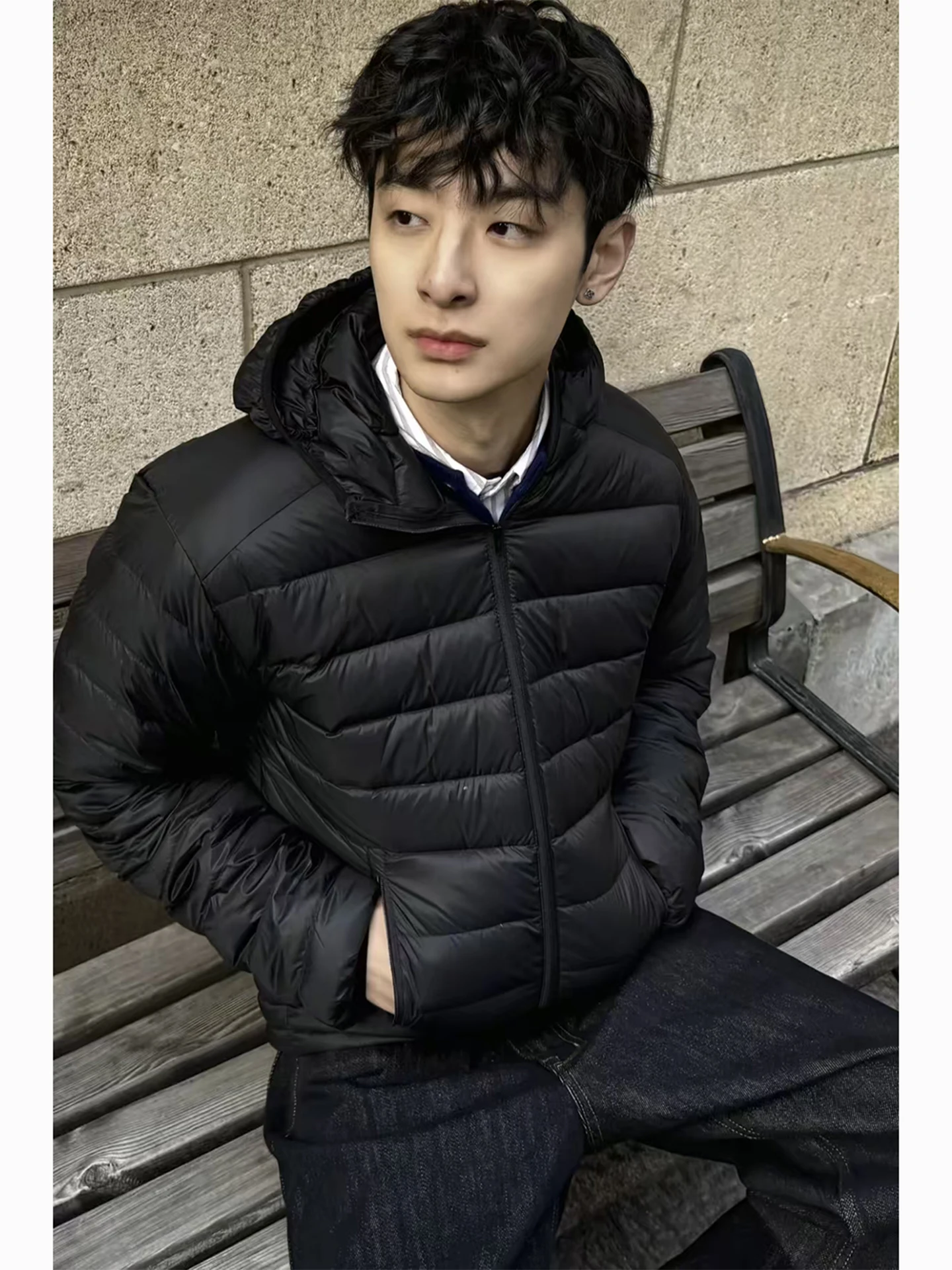 

Черная мужская зимняя куртка с наполнителем из 90% пуха, укороченная, с капюшоном, теплая, на молнии, свободного кроя, с длинными рукавами