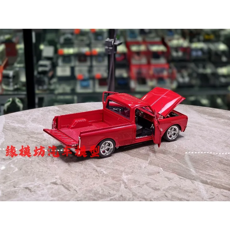 ACME 1:18 Chevrolet C10 Custom Showtime 1967 - usage example