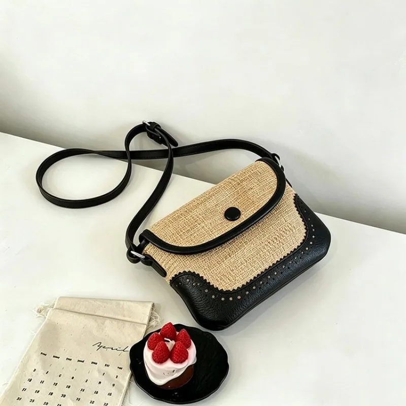 

Chic Daily Messenger Bag Women High End Retro Atmosphere Elegant Classic Lines Leather Leisure Bag