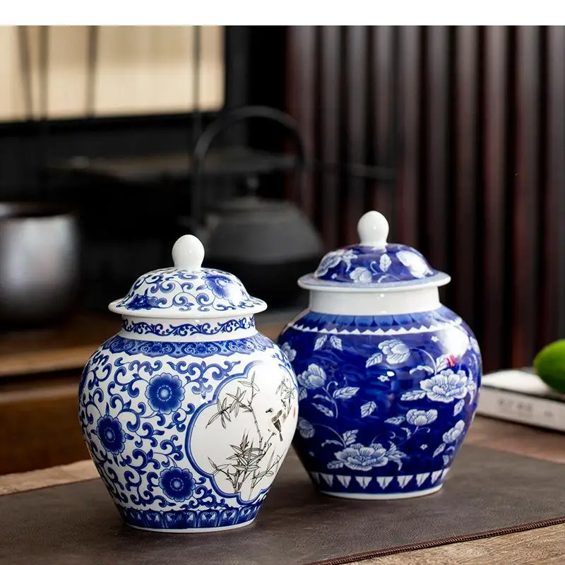 

Retro Blue and White Porcelain General Jar Painted Ceramic Storage Jars with Lid Desk Decoration Candy Pot Tea Container