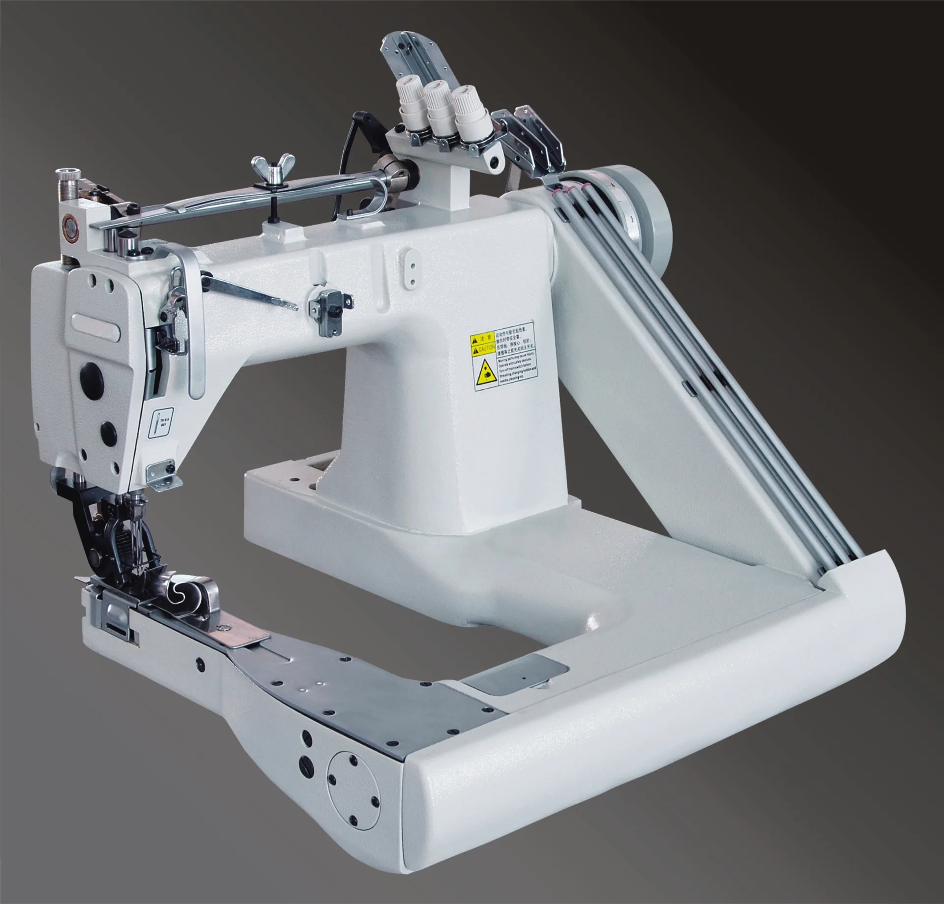 Three-needle wrist bending machine with built-in tug, arm type double chain ring seam denim buried clip machine sewing machine